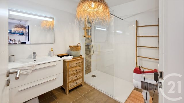 Appartement T2 &agrave; louer - 2 pi&egrave;ces - 42,13 m2 - St Florent - 202 - CORSE